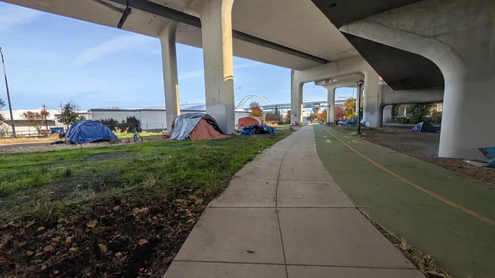 File:PXL 20251108 212030071.MP.webp